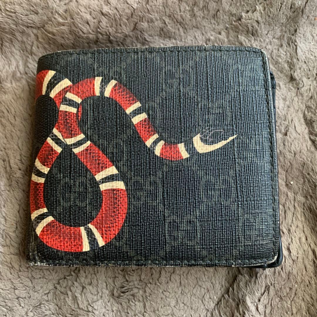 そ*ら様 GUCCI蛇デザイン 二つ折り財布