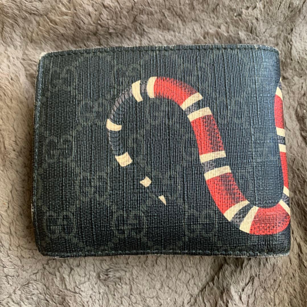 そ*ら様 GUCCI蛇デザイン 二つ折り財布
