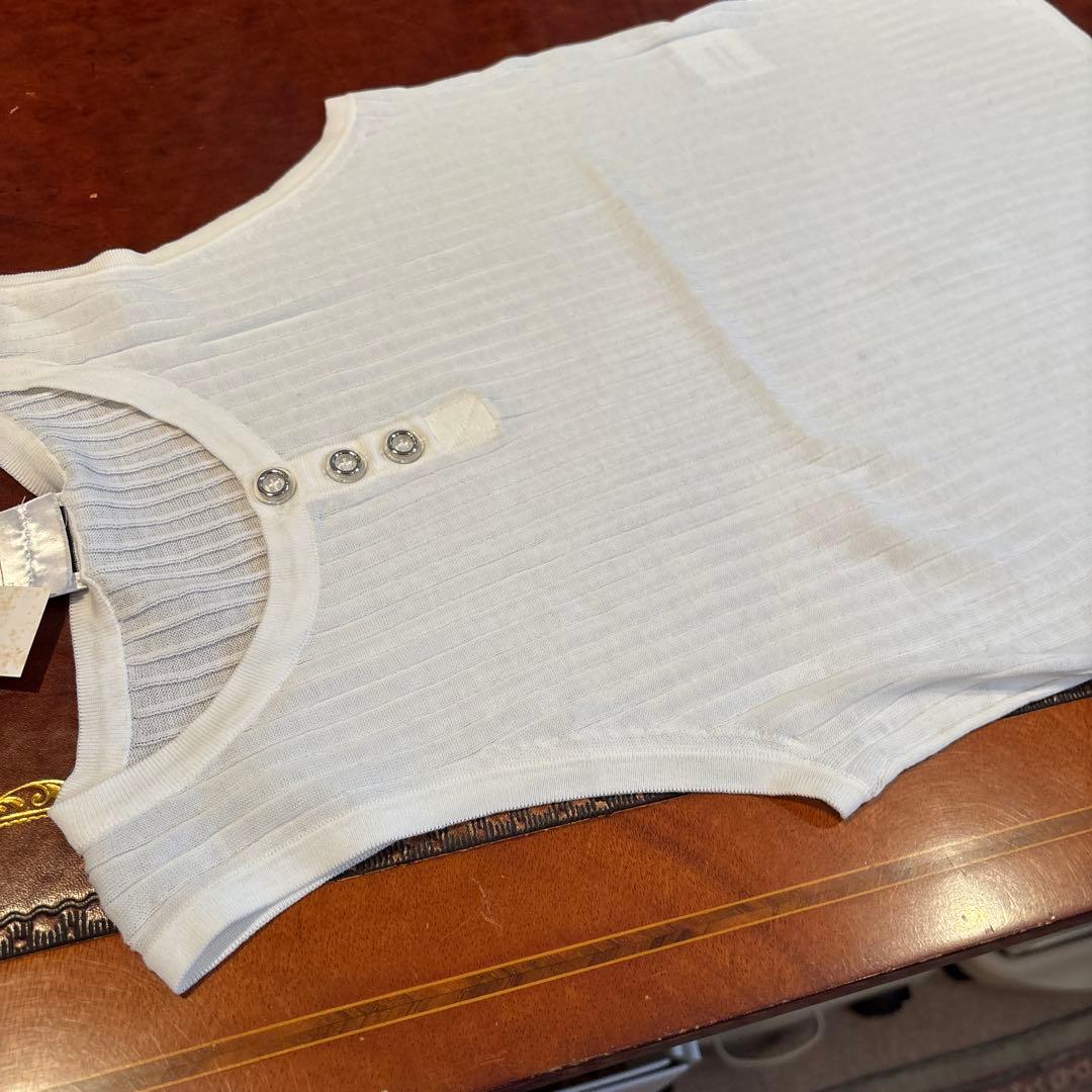CHANEL タンクトップ 42 ボタン　ホワイト　新品　ノースリーブ