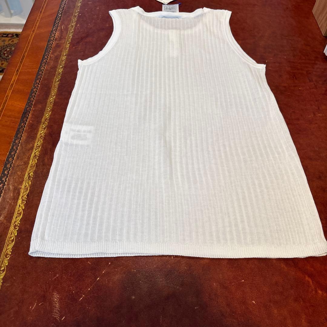 CHANEL タンクトップ 42 ボタン　ホワイト　新品　ノースリーブ