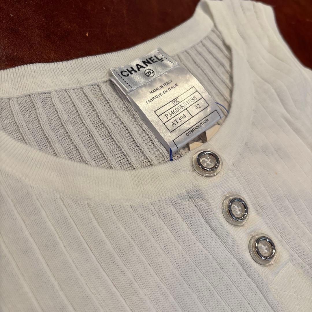 CHANEL タンクトップ 42 ボタン　ホワイト　新品　ノースリーブ