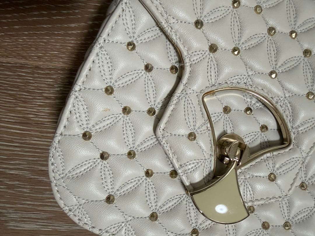 あ*い様 ブルガリ　ホワイト キルティング ショルダーバッグ