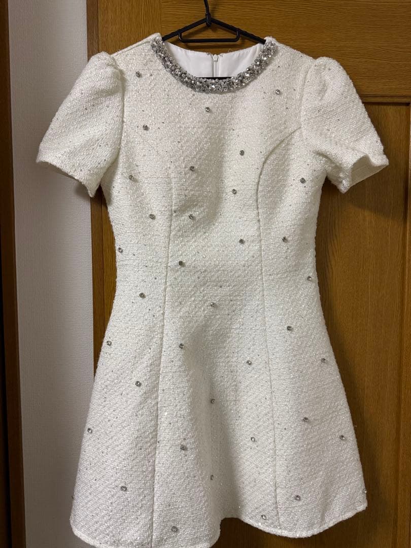 ホワイトビジューAラインドレス