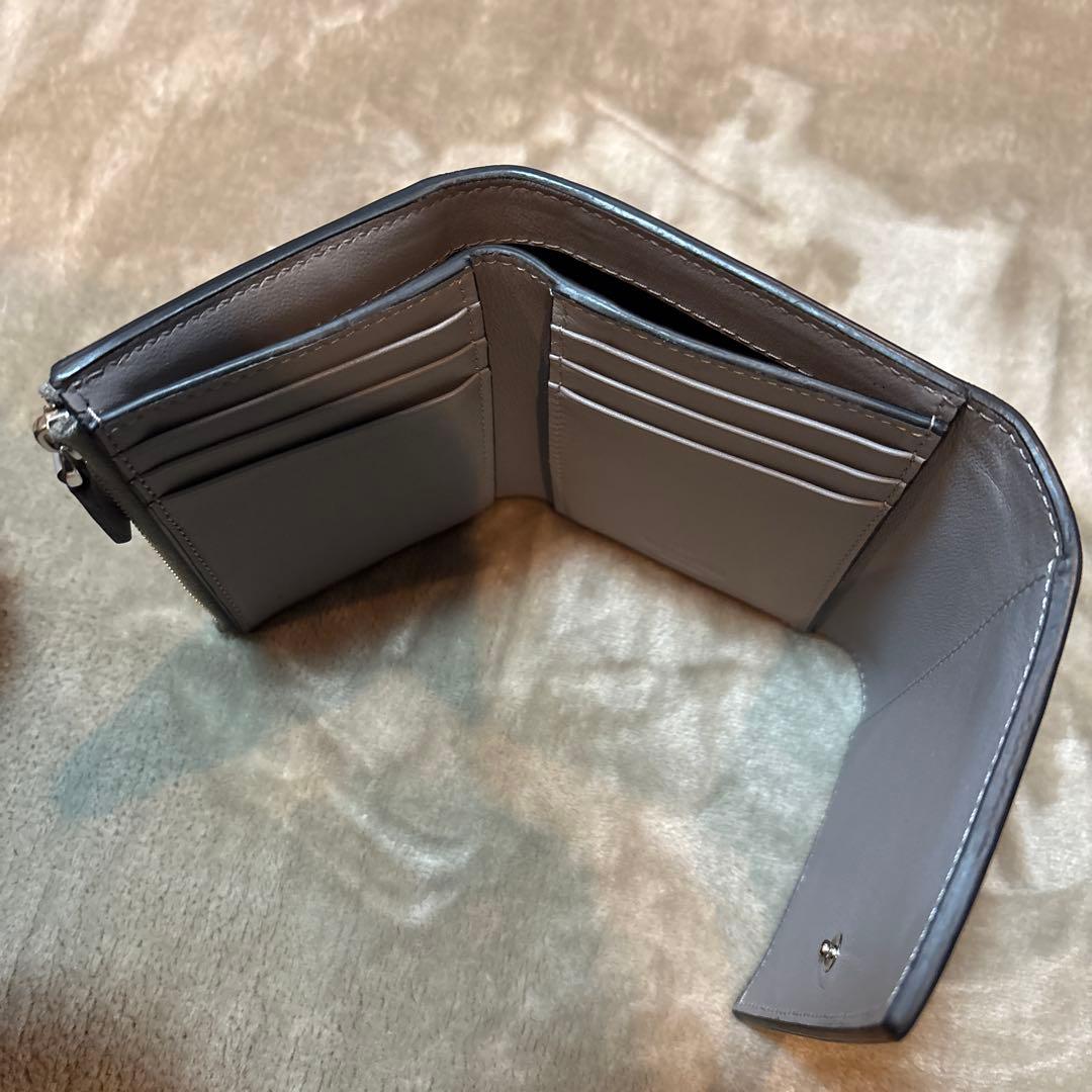 VALENTINOグレー レザー 三つ折り財布 シルバーロゴ
