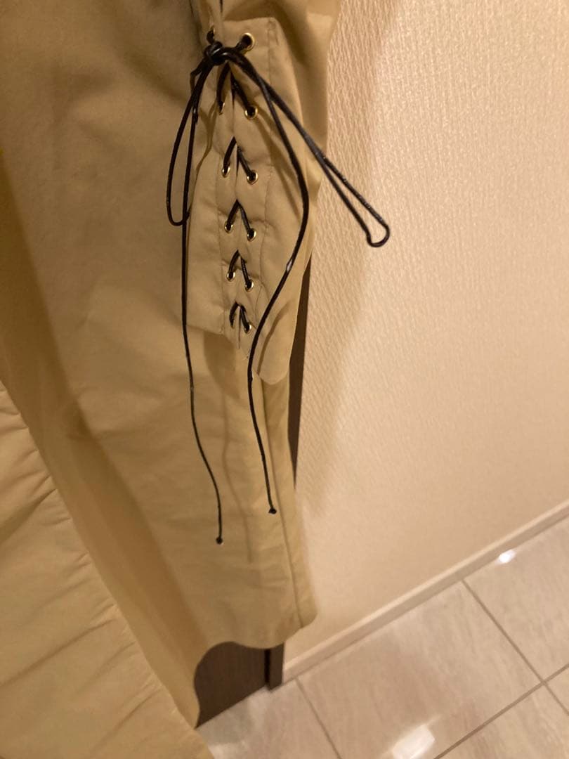 【Mame Kurogouchi】レースアップトレンチコート