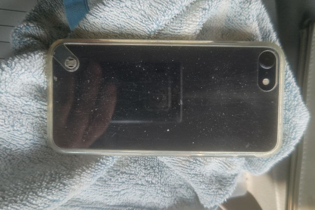 iPhone 7 ブラック 画面・背面傷あり