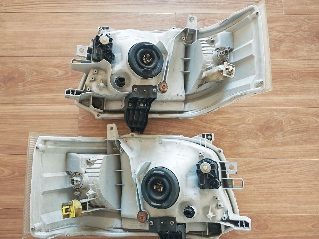 コツメカワウソ ハイエース3型ヘッドライト 左右セット