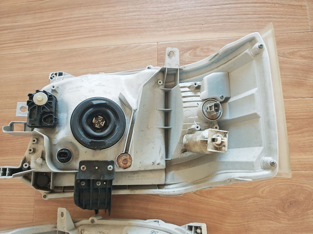 コツメカワウソ ハイエース3型ヘッドライト 左右セット