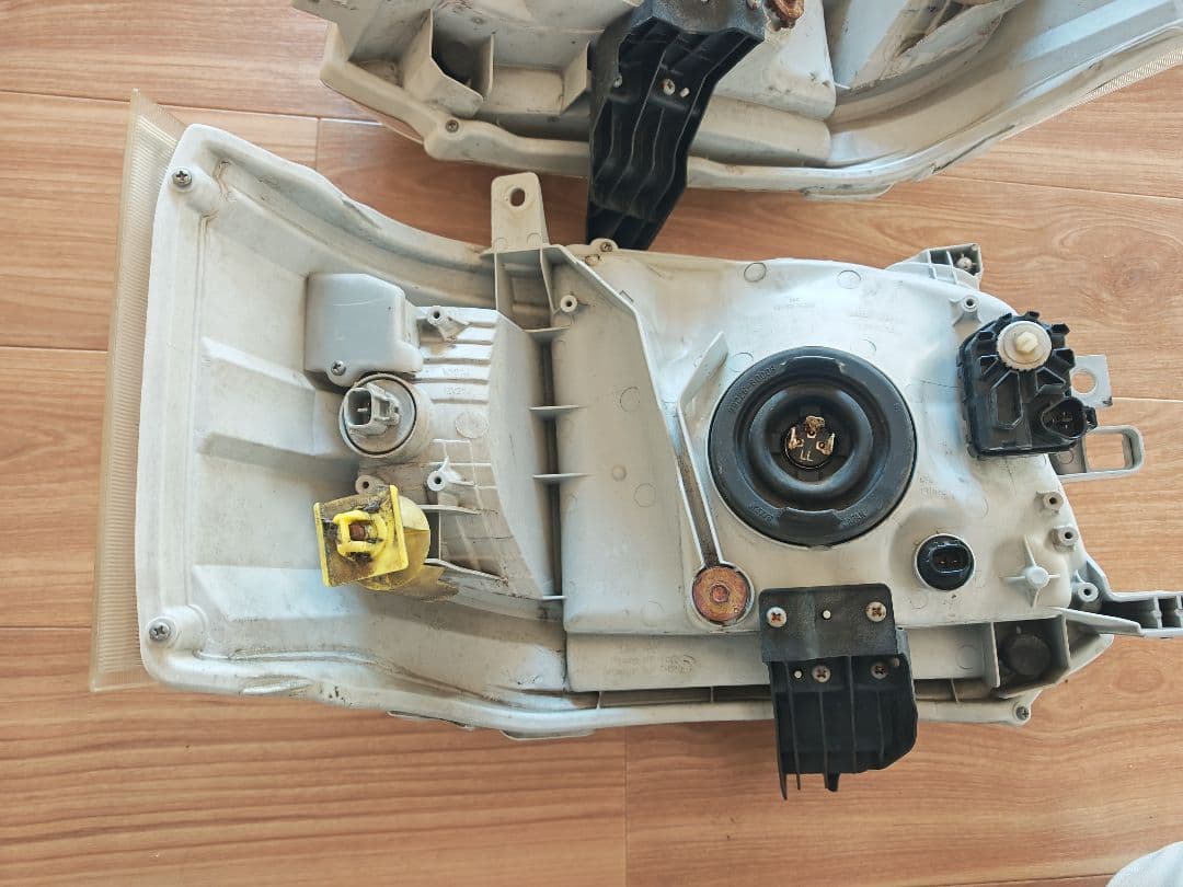 コツメカワウソ ハイエース3型ヘッドライト 左右セット