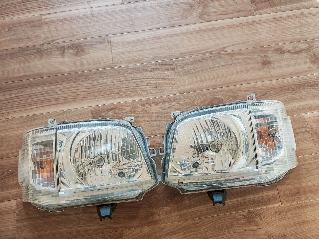 コツメカワウソ ハイエース3型ヘッドライト 左右セット