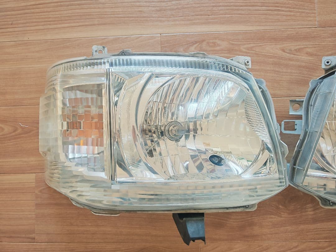 コツメカワウソ ハイエース3型ヘッドライト 左右セット