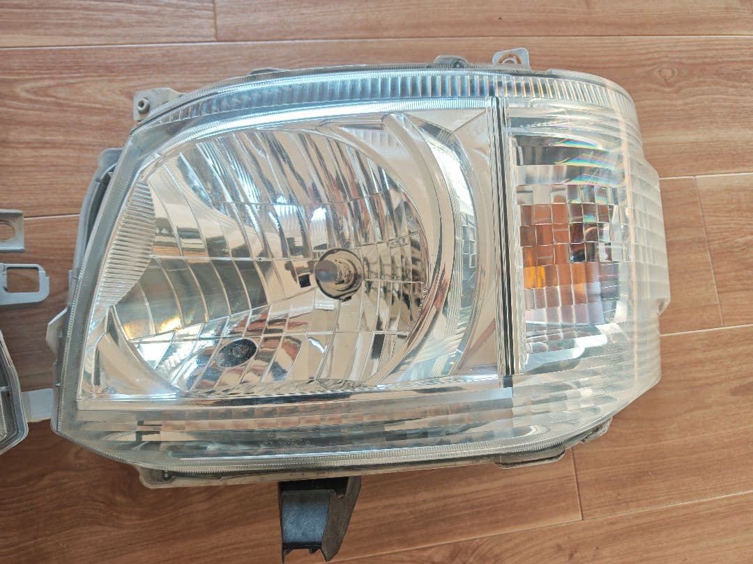 コツメカワウソ ハイエース3型ヘッドライト 左右セット