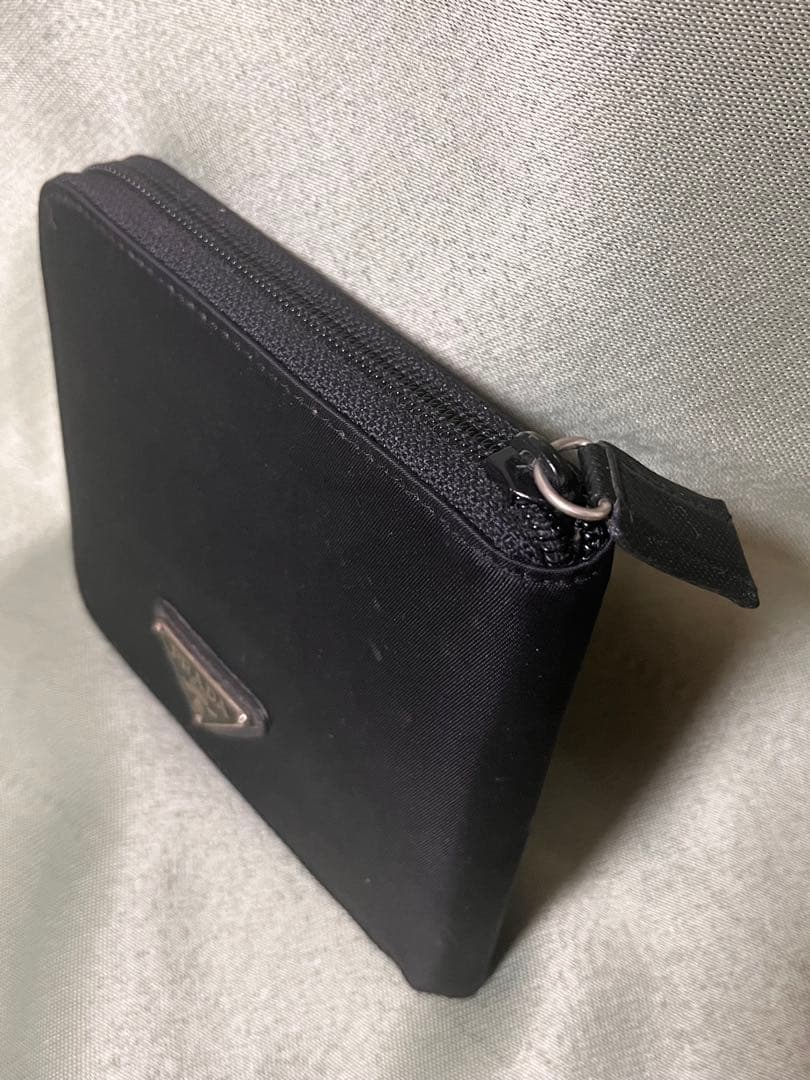 極美品プラダ 二つ折り財布 ナイロン テスート 三角ロゴ 黒 ラウンドファスナー