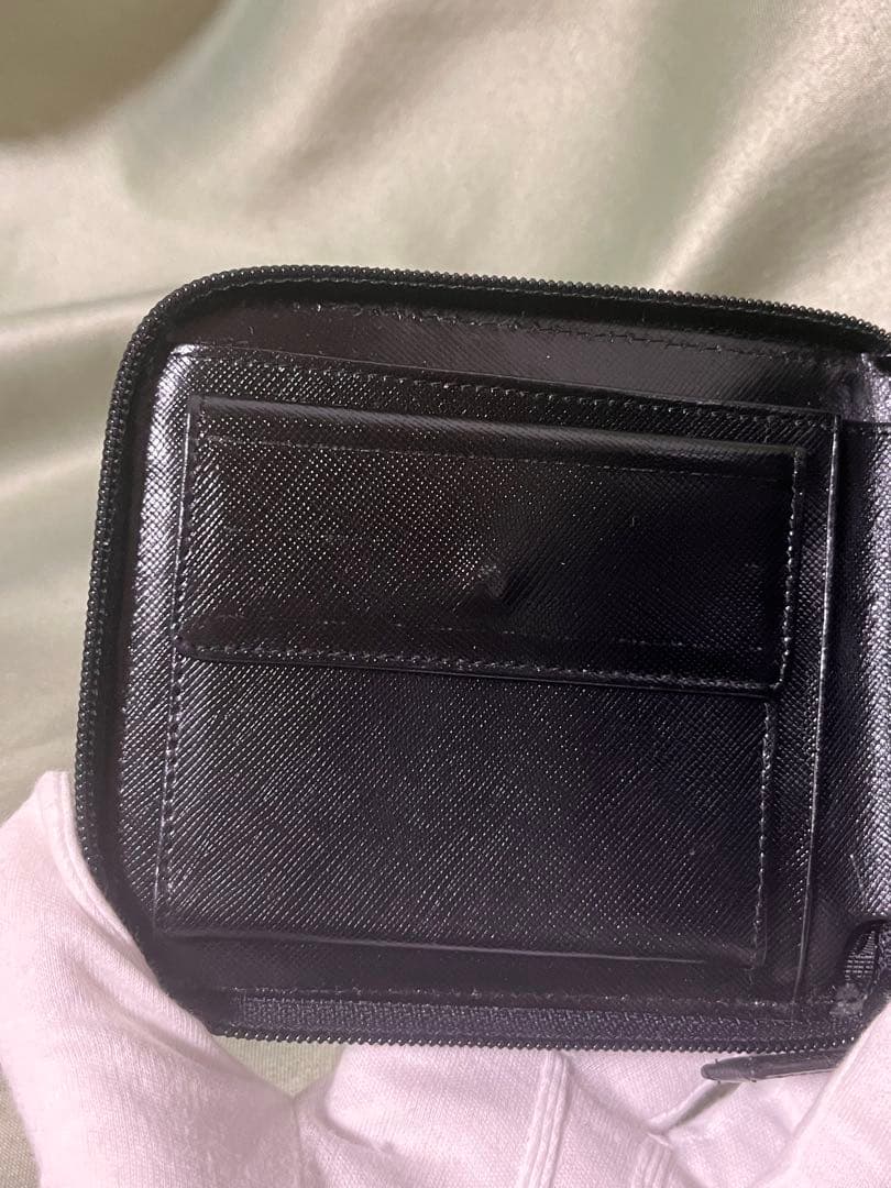 極美品プラダ 二つ折り財布 ナイロン テスート 三角ロゴ 黒 ラウンドファスナー