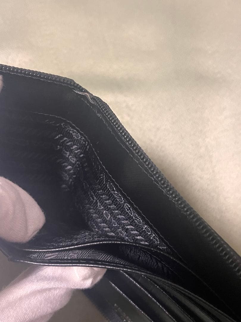 極美品プラダ 二つ折り財布 ナイロン テスート 三角ロゴ 黒 ラウンドファスナー