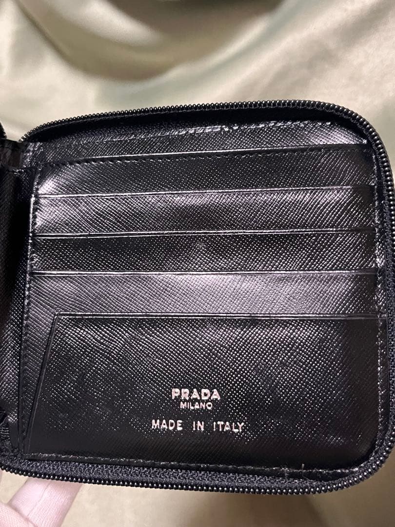 極美品プラダ 二つ折り財布 ナイロン テスート 三角ロゴ 黒 ラウンドファスナー