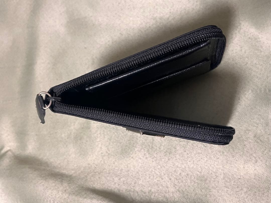 極美品プラダ 二つ折り財布 ナイロン テスート 三角ロゴ 黒 ラウンドファスナー