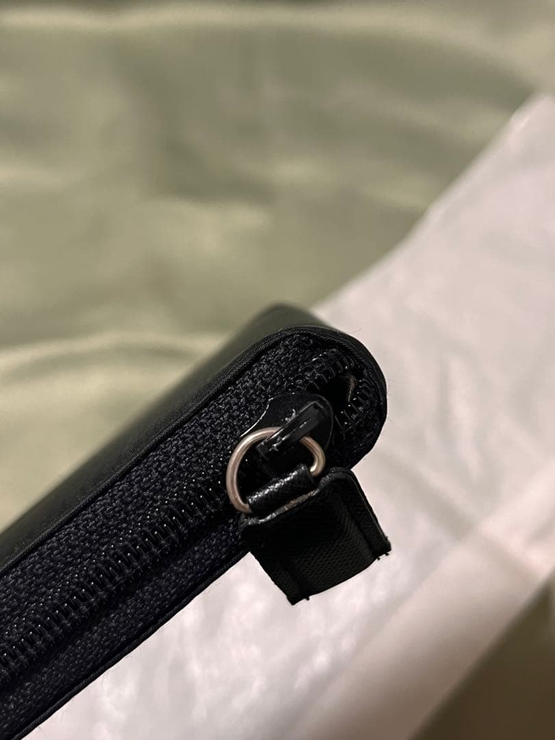 極美品プラダ 二つ折り財布 ナイロン テスート 三角ロゴ 黒 ラウンドファスナー