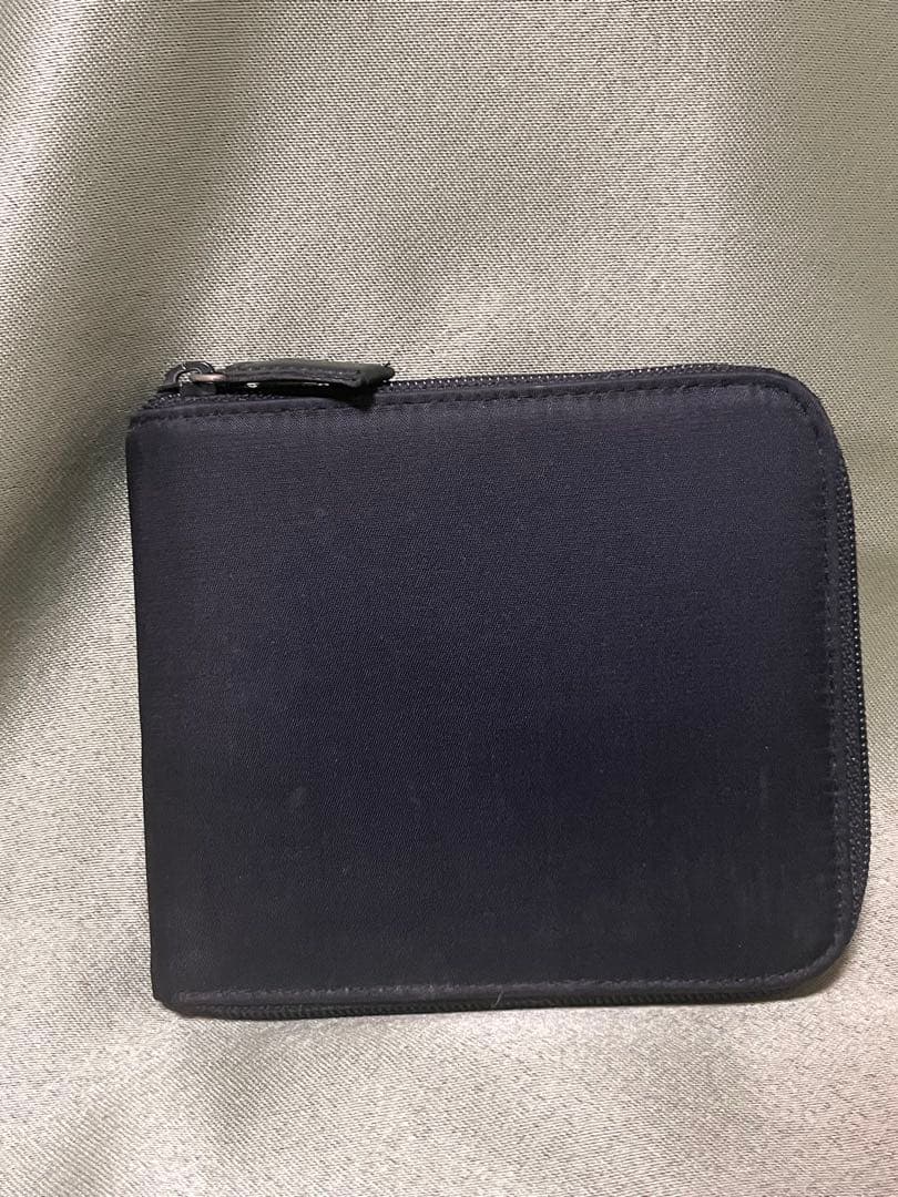 極美品プラダ 二つ折り財布 ナイロン テスート 三角ロゴ 黒 ラウンドファスナー