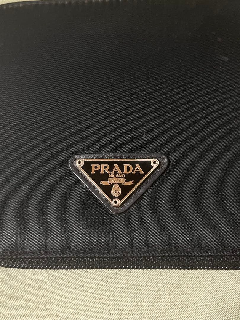 極美品プラダ 二つ折り財布 ナイロン テスート 三角ロゴ 黒 ラウンドファスナー