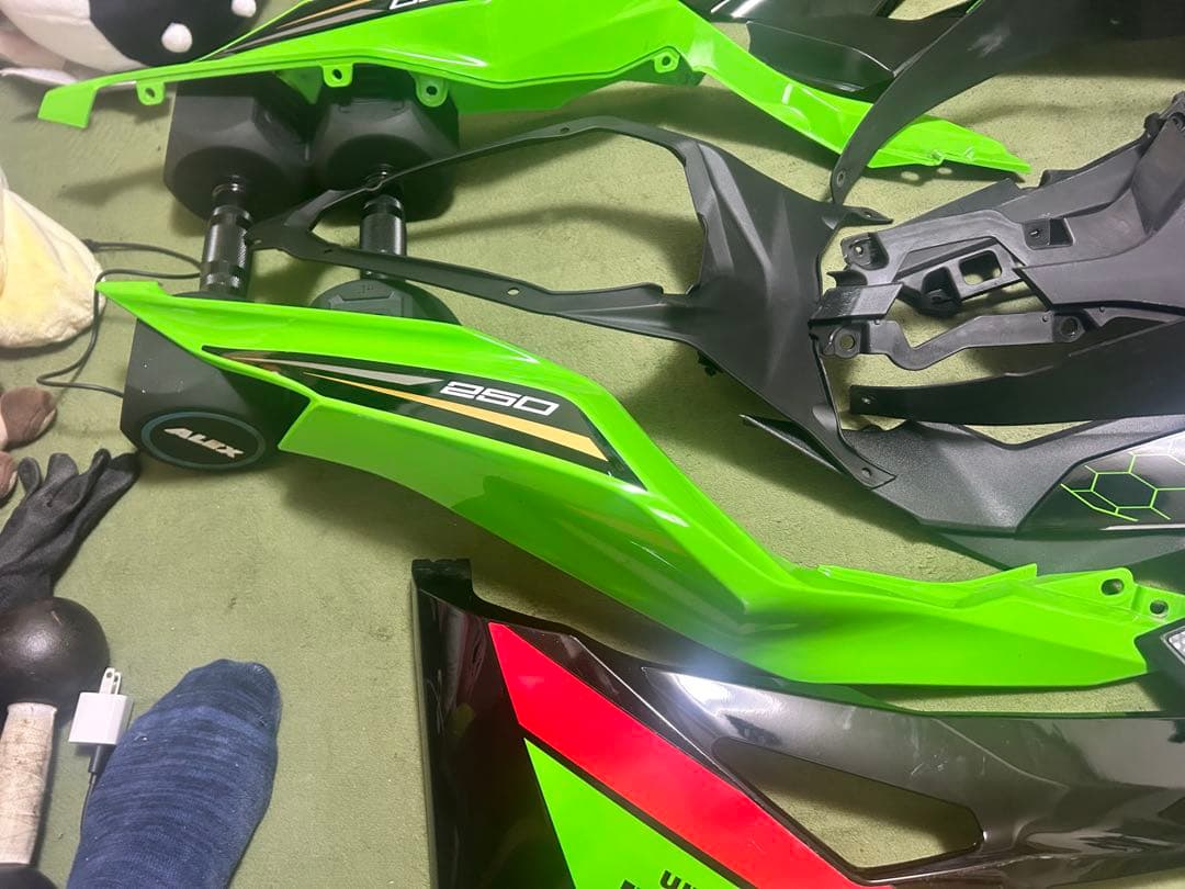 Ninja zx25r 2021 KRT 純正カウル 3点
