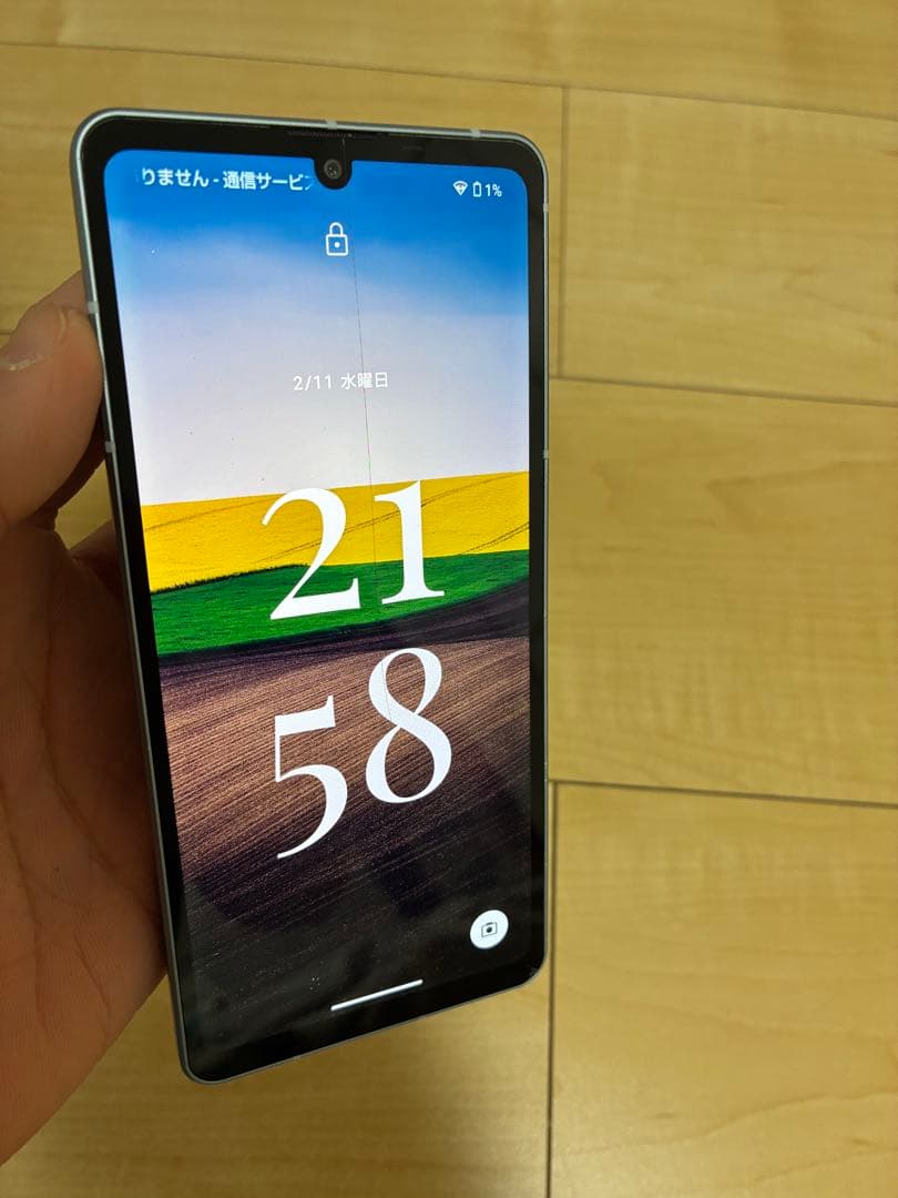 AQUOS センス7 画面に多少の傷・ヒビあり