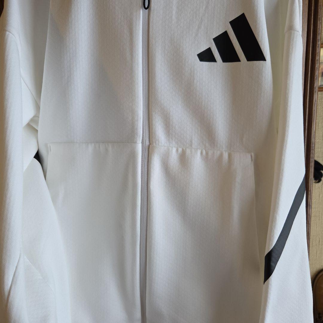 SALE♥️adidas　パーカーセットアップ Lサイズ　ホワイト/ブラック