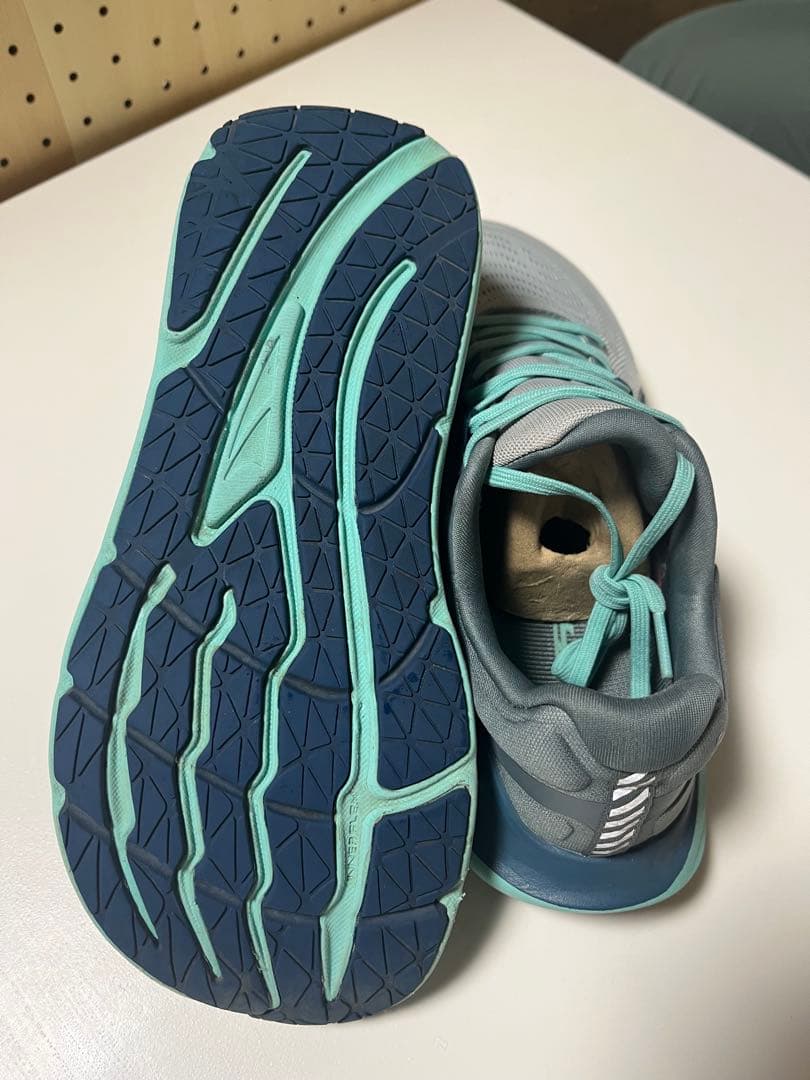 アルトラ　W PARADIGM 7 gray/TEAL size8