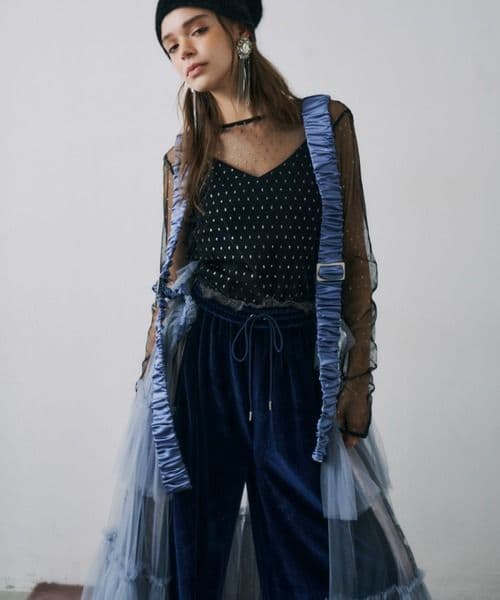 J1U ラベルエチュード　シースルーボリュームチュールデザインジレ　ブラック