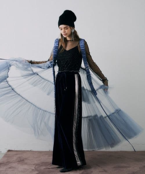 J1U ラベルエチュード　シースルーボリュームチュールデザインジレ　ブラック