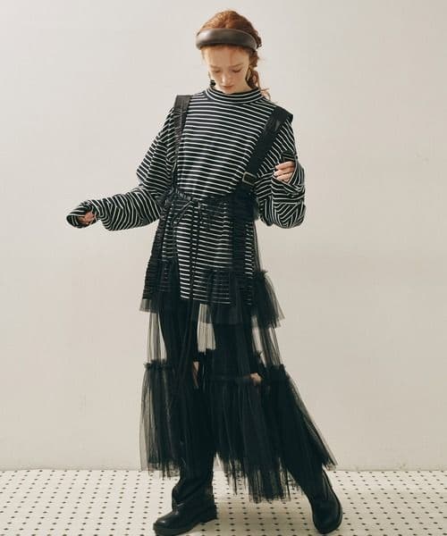 J1U ラベルエチュード　シースルーボリュームチュールデザインジレ　ブラック