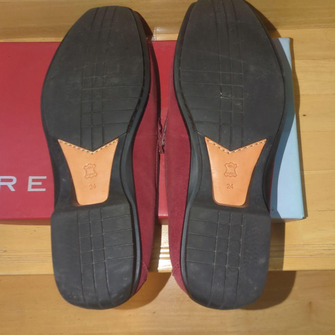 REGALのスエードドライビングシューズと同色のUCCELLOのベルト