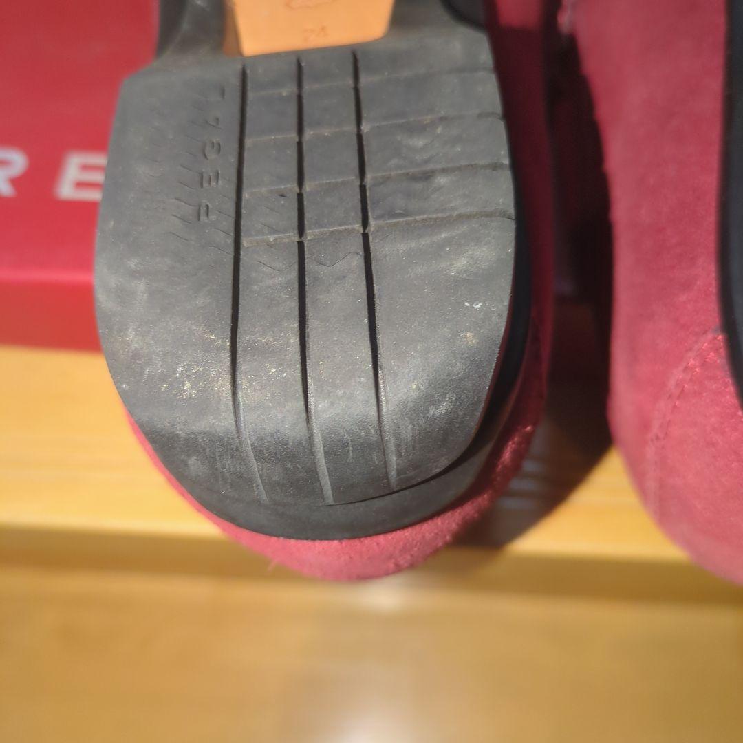 REGALのスエードドライビングシューズと同色のUCCELLOのベルト