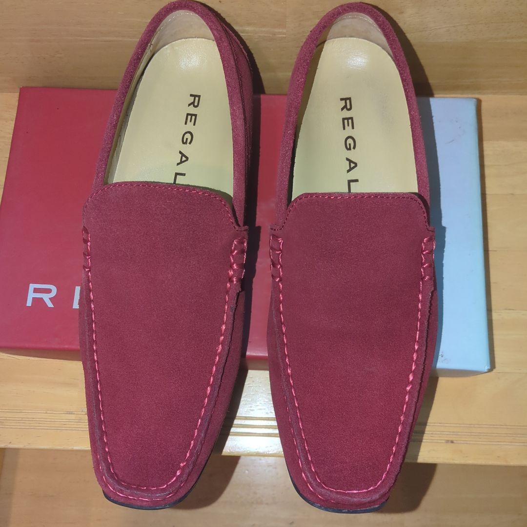 REGALのスエードドライビングシューズと同色のUCCELLOのベルト