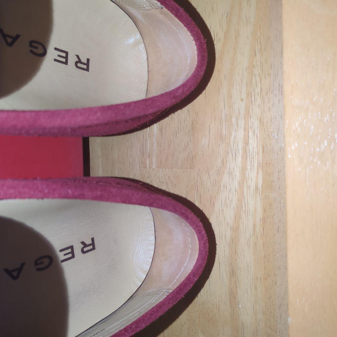 REGALのスエードドライビングシューズと同色のUCCELLOのベルト