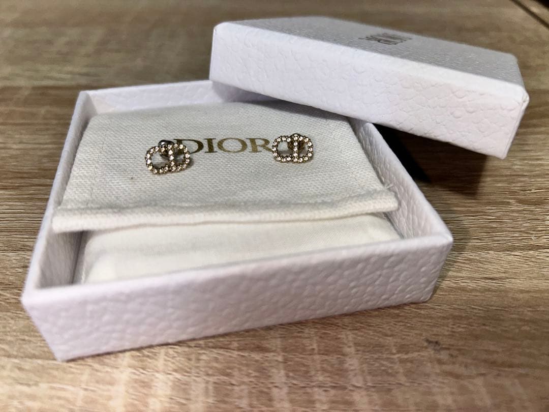 CHRISTIAN DIOR プチCDスタッドピアス