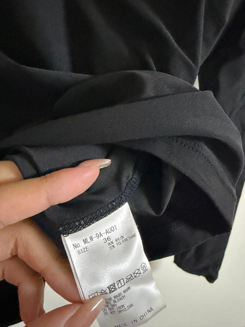 MARK & LONA ブラック タートルネックシャツ