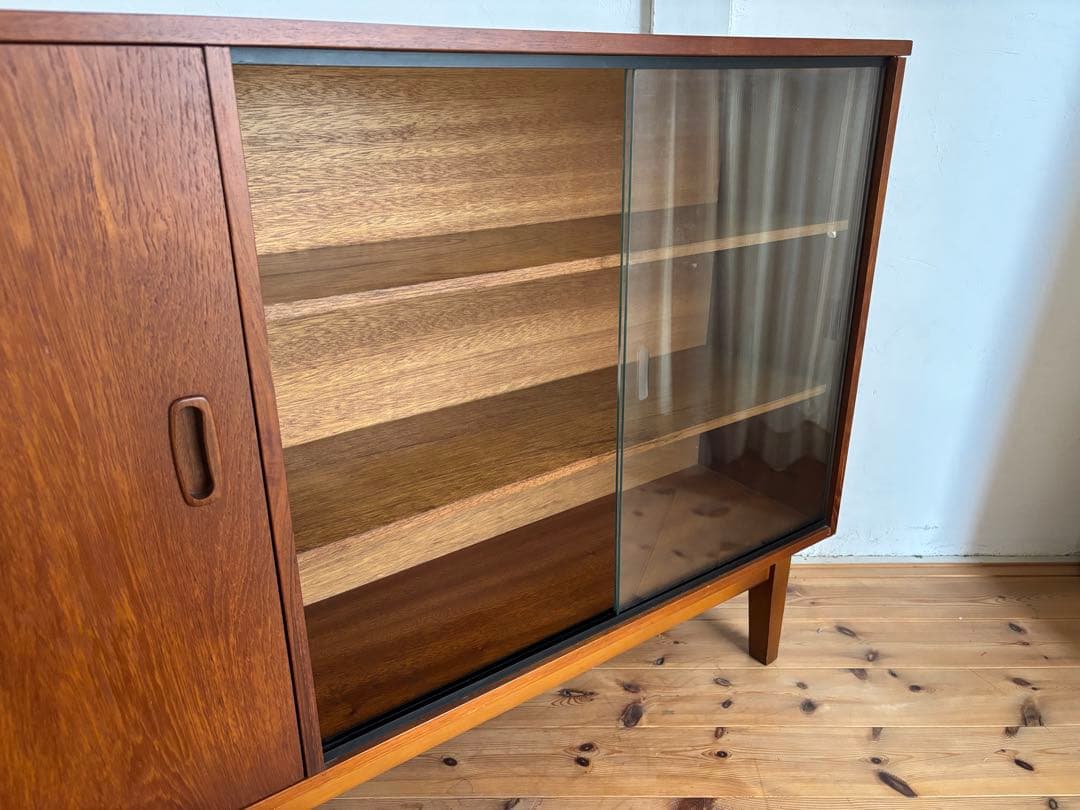 北欧ヴィンテージ　チーク　ガラスキャビネット
