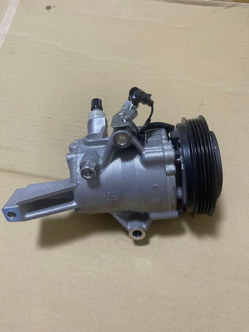 スズキ ソリオ　DAA-MA37S 純正エアコンコンプレッサー