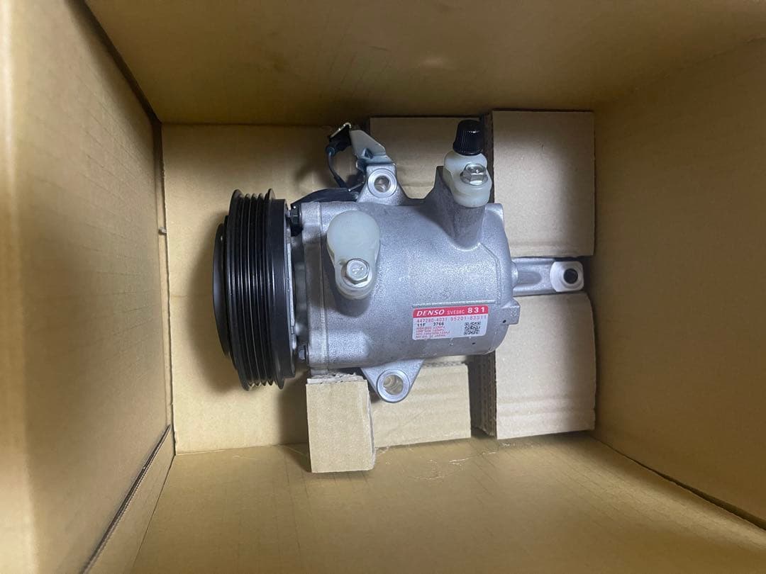スズキ ソリオ　DAA-MA37S 純正エアコンコンプレッサー