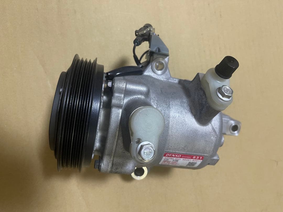 スズキ ソリオ　DAA-MA37S 純正エアコンコンプレッサー