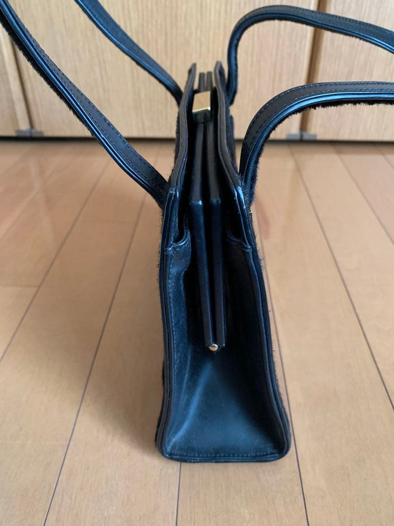 GUCCI ブラック ハンドバッグ　フェラガモの保存袋付き