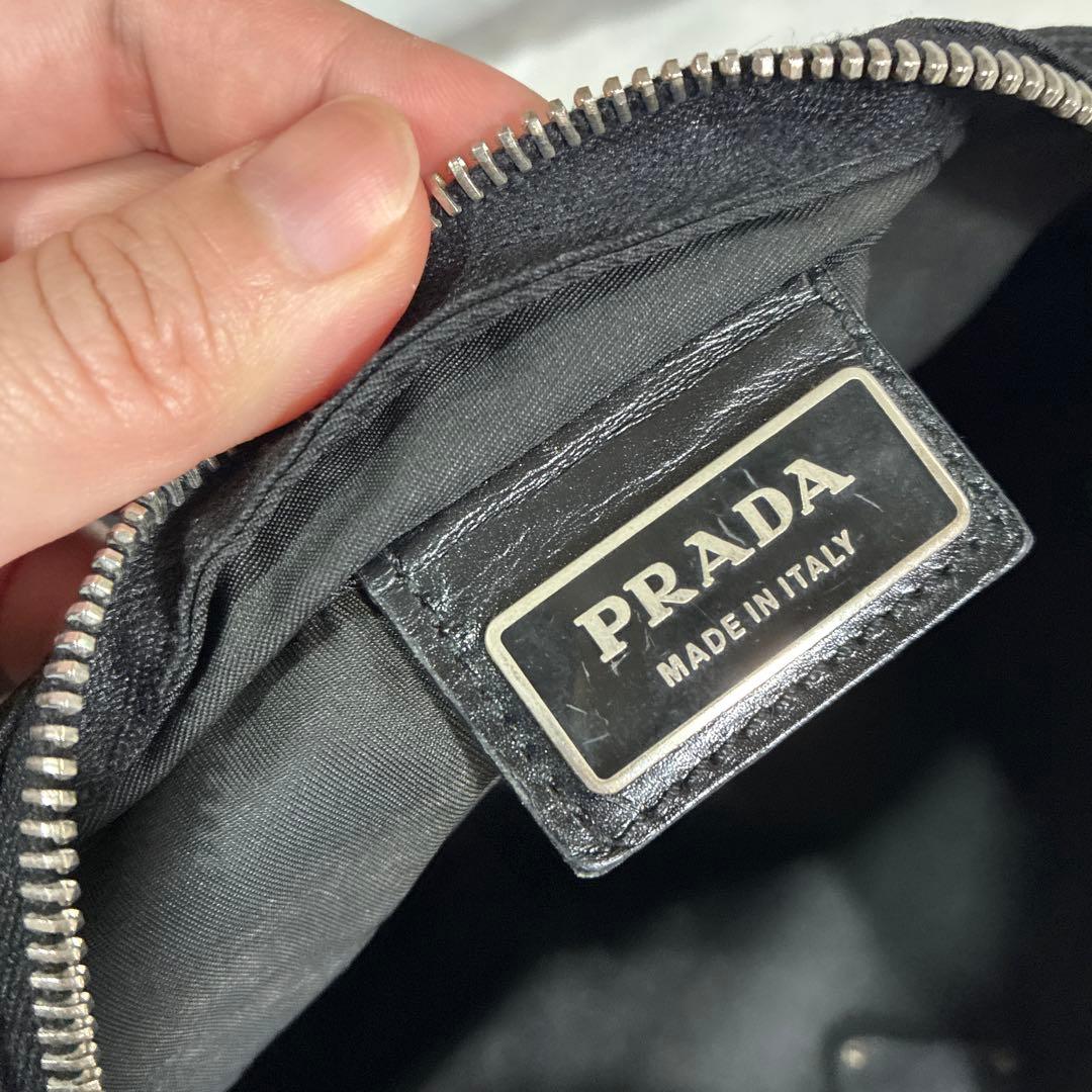 プラダ　ナイロンショルダーバッグ　ブラック