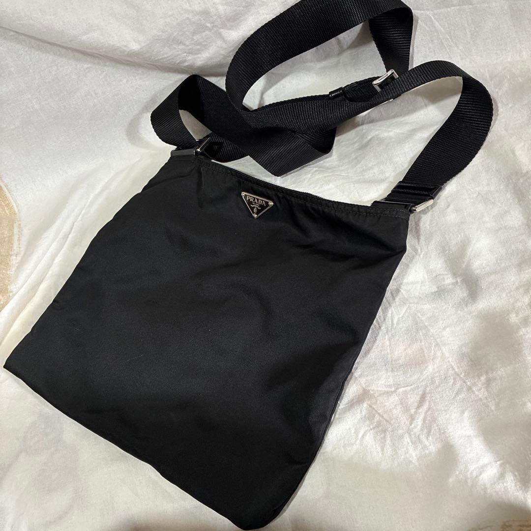 プラダ　ナイロンショルダーバッグ　ブラック