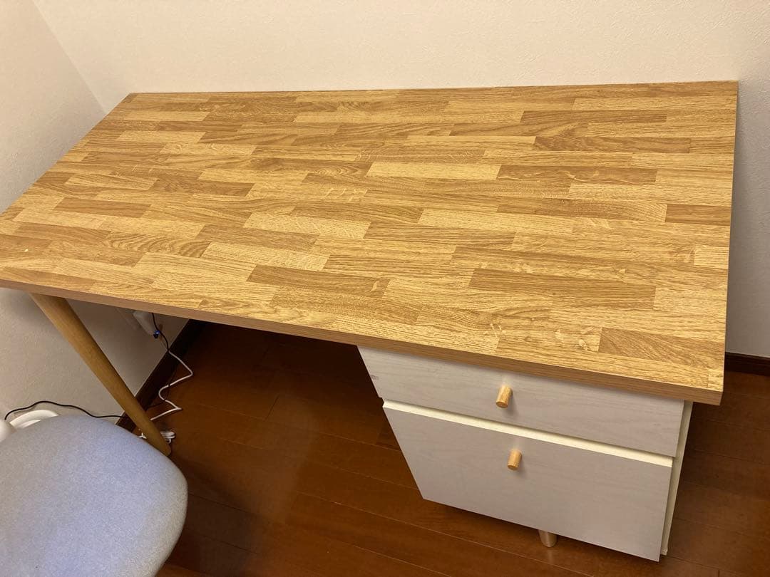木目調のデスク 引き出し2つ付き