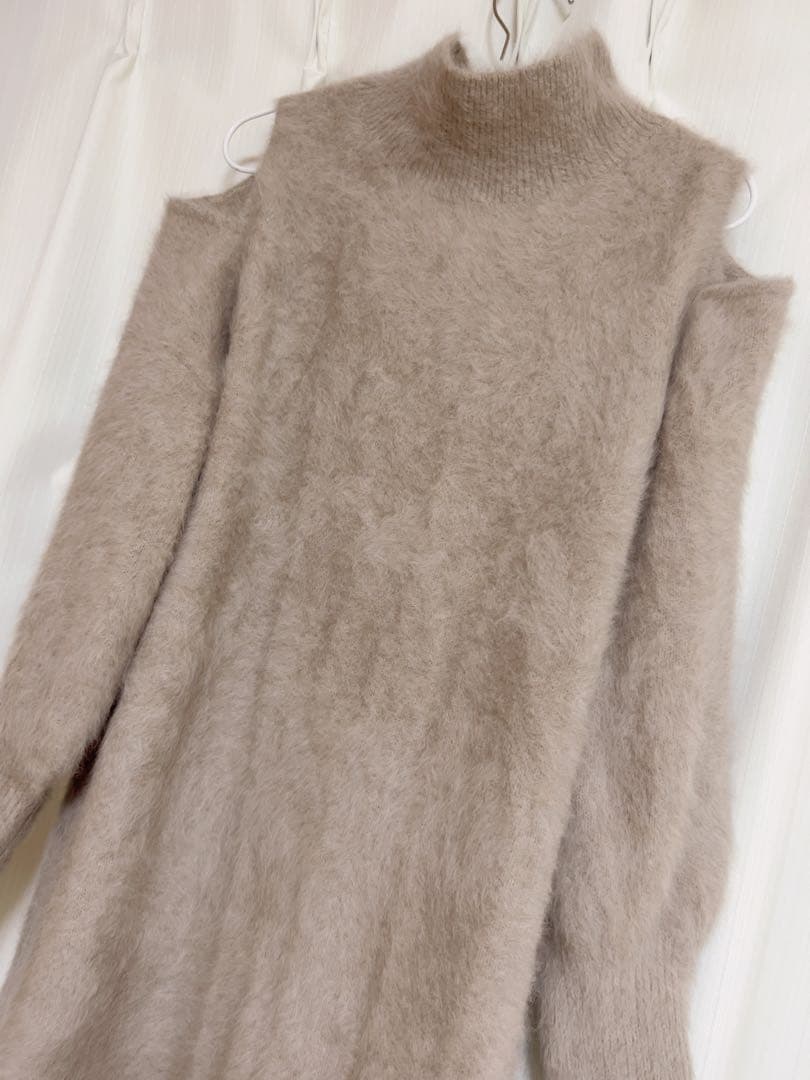 La boutique BonBon カシミヤ スリットショルダー ワンピース