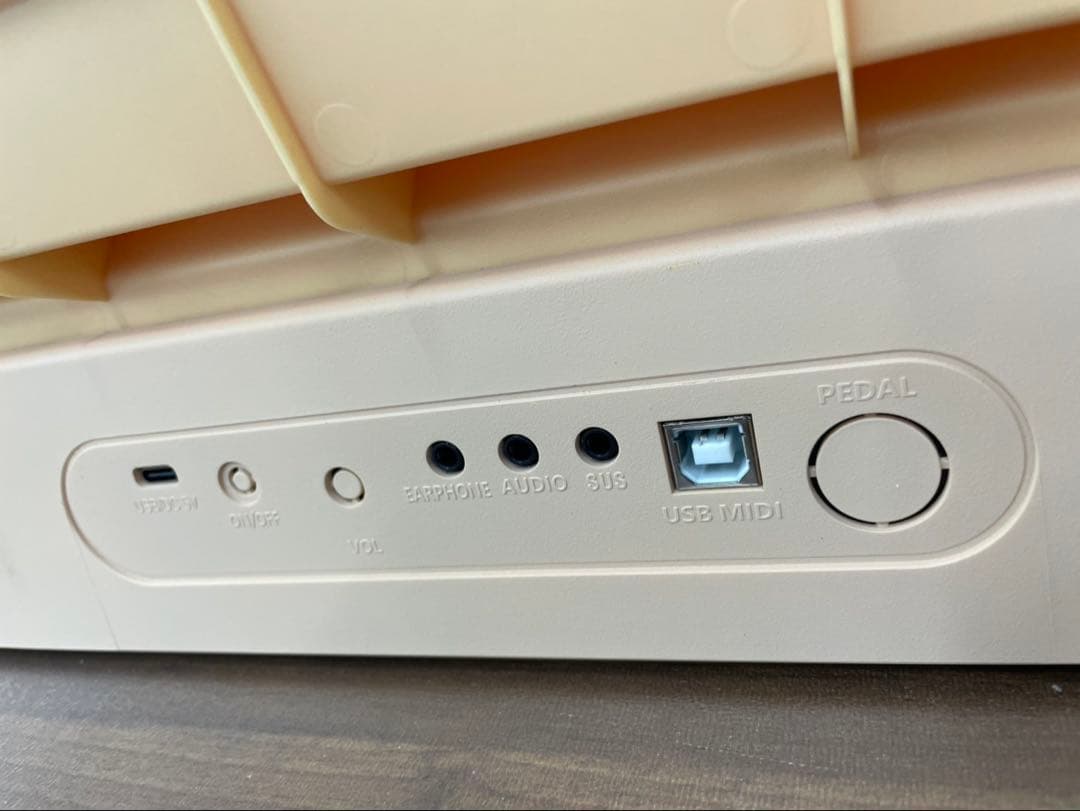 電子ピアノ　88鍵盤　充電タイプ　スリム軽量 オークベージュ