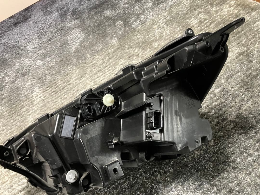 トヨタ　ライズ　ヘッドライトR 美品