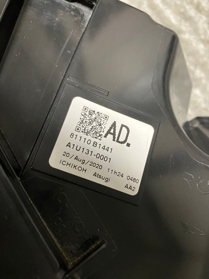 トヨタ　ライズ　ヘッドライトR 美品