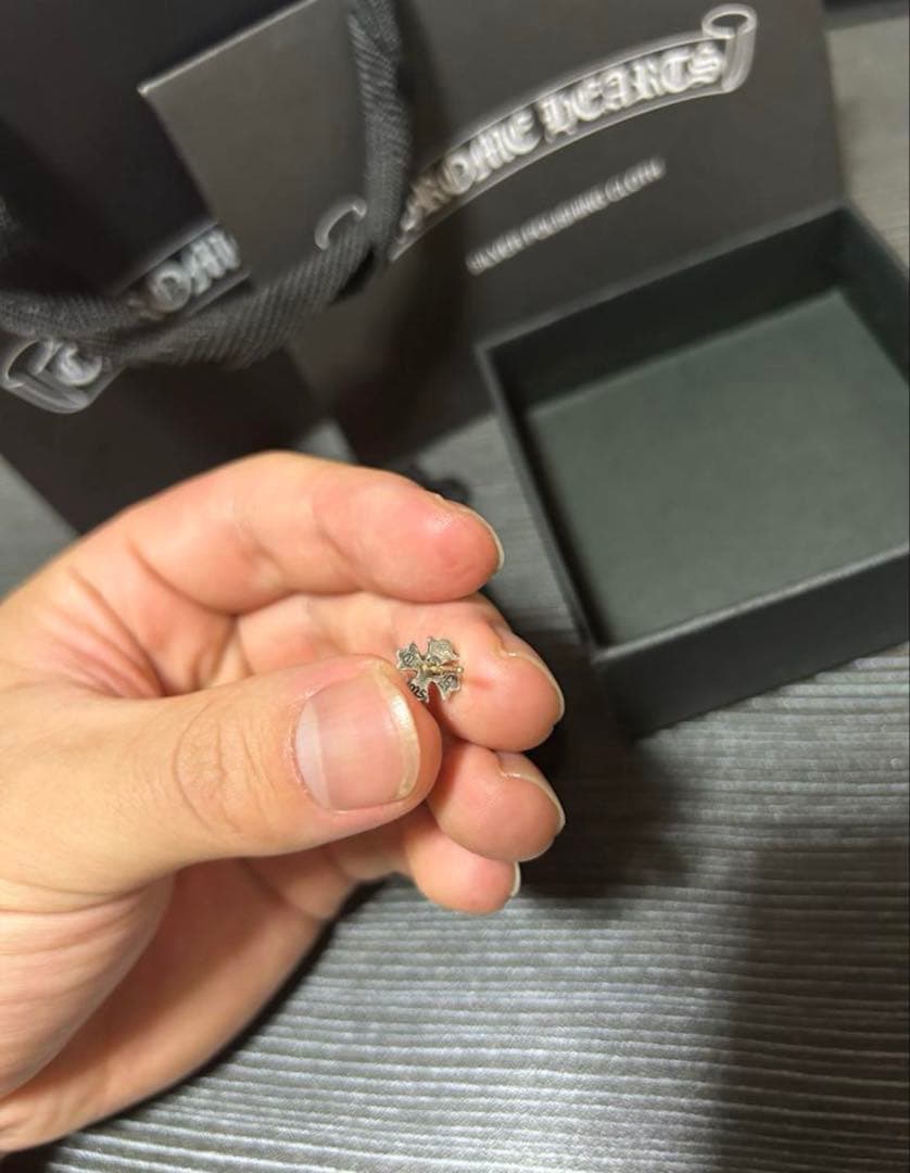 o*i様 クロムハーツ　CHプラススタッドピアス　インボイス原本付き